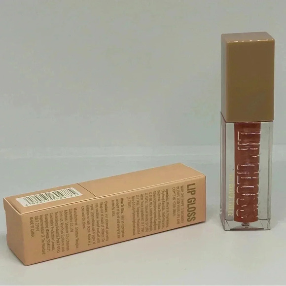 Hello Kiss - Moisturizing and Plumping Ultra Glossy Lip Gloss in Color Moon - Picture 5 of 6